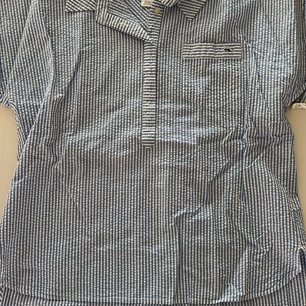 Women’s vineyard vines sear sucker short sleeve top - Picture 2 of 4